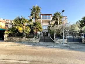Holiday apartment with terrace, BBQ & garden - Image 4