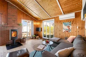 Holiday home with terrace - Image 4