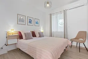 Bed & Breakfast «Pomme reinette» – Shared Pool, Wi-Fi & Air Conditioning - Image 3