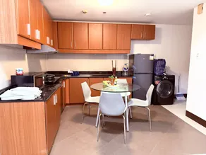 Merveilleuse chambre chez l'habitant conviviale et familiale avec piscine | Vue ville - Image 3
