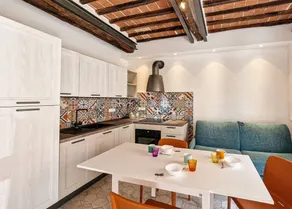 Apartment with garden & terrace - Image 5