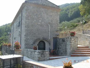 Children-friendly farm with garden - Image 3