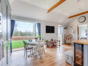 Children-friendly lovely cottage with barbecue, terrace & garden | River view | Pet-friendly - Image 4
