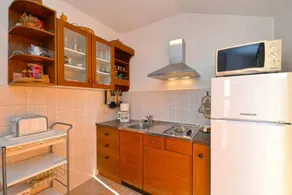 Flat with terrace & garden - Image 3