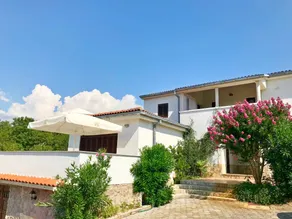 Holiday apartment with garden - Image 2