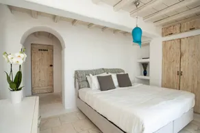 Villa with terrace, barbeque & pool - Image 4
