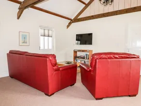 Family-friendly cottage with garden & barbecue - Image 4
