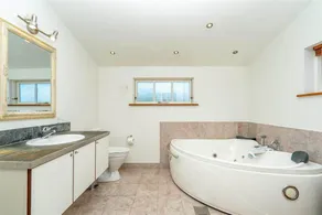 Holiday home with jacuzzi, sauna & terrace - Image 5