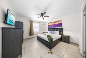 Apartment with garden - Image 2