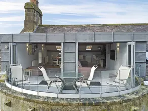 Cottage with terrace - Image 2