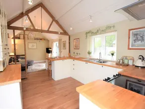 Cottage with garden - Image 2