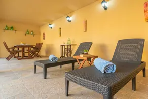 Child-friendly chalet with BBQ, garden & private pool - Image 5