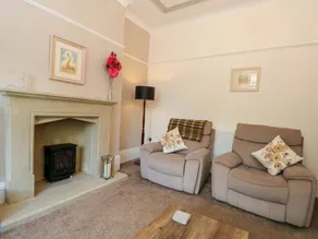 Cottage with jacuzzi & garden - Image 5
