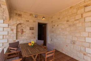 Flat with garden, barbeque & terrace | Garden view - Image 4