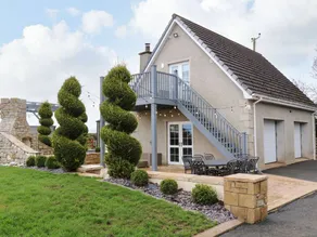Cottage with jacuzzi & garden - Image 3