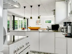 Holiday home with barbeque & terrace - Image 5