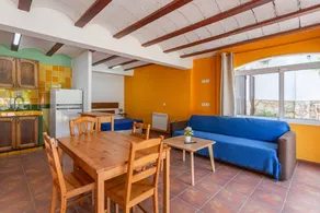 Big holiday apartment with terrace, barbeque & private pool | Mountain view | Beach nearby | Pets allowed - Image 4