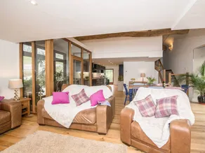 Cottage with garden & barbeque | Water view - Image 3