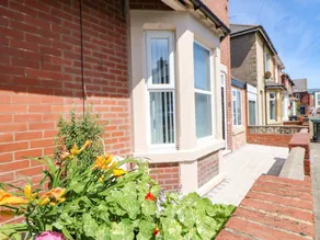 Cottage with garden | Beach view - Image 5