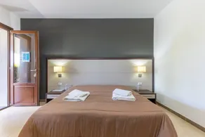 Private room with garden & pool | Mountain view - Image 2