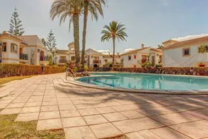 Flat with pool, garden & terrace - Image 5