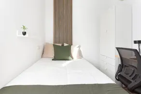 Dedicated room with terrace - Image 4