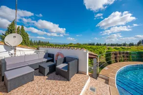 Villa with barbeque, private pool & garden - Image 4