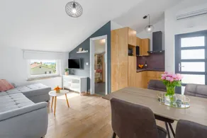 Holiday apartment with garden & BBQ | Garden view - Image 5