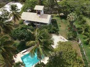 Maison avec barbecue, jardin et piscine - Image 2