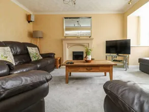 Cottage with garden - Image 3