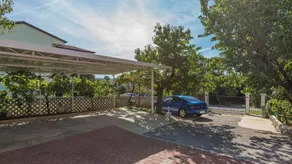 Holiday apartment with garden, terrace & BBQ - Image 5