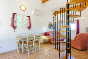 Cottage con giardino, piscina riscaldata e terrazza | Vista sul giardino - Image 3