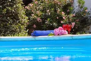 Apartment with garden, BBQ & private pool - Image 5