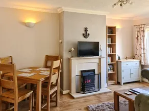 Cottage with garden | River view - Image 2