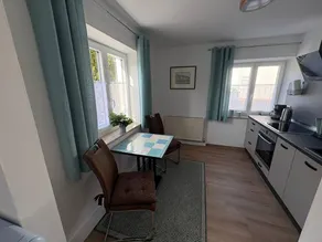 Apartment with terrace - Image 4