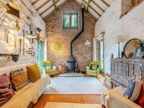 Family-friendly pleasant cottage with barbeque & garden | River view | Pet-friendly - Image 4