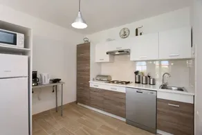 Holiday home with garden & barbecue | Sea view - Image 2