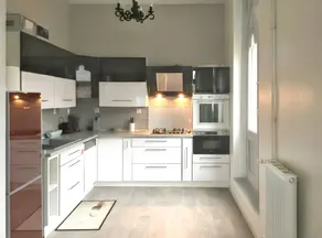 Fully equipped charming holiday home | City view - Image 2