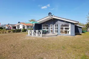 Holiday home with sauna, terrace & jacuzzi - Image 4