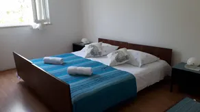 Fully equipped holiday apartment with terrace, barbecue & garden - Image 5