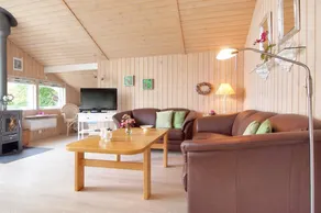 Fully equipped beautiful holiday home with garden & terrace - Image 2