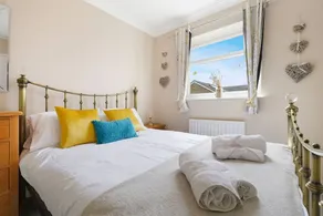 Stylish Home with Private Garden and BBQ - Image 3