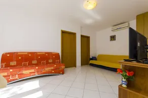 Beautiful apartment with barbeque & pool | Garden view | Pet-friendly - Image 5