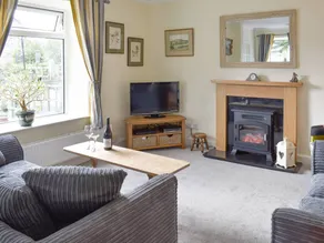 Cottage with garden & BBQ - Image 3