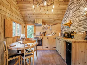 Cottage with jacuzzi, barbeque & garden | River view - Image 5