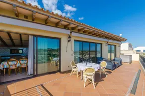 Holiday home with terrace, barbecue & private pool - Image 4