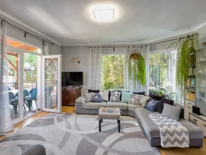 Voll ausgestattetes geräumiges Ferienhaus mit Grill, Garten und Terrasse - Image 3