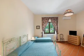 Room 'Camera Verde' with Sea View, Wi-Fi and Air Conditioning - Image 3