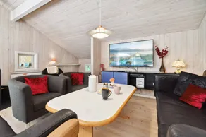 Voll ausgestattetes weiträumiges Ferienhaus mit Grill, Terrasse und Whirlpool - Image 2