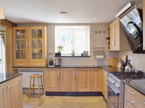 Family-oriented wonderful cottage with garden - Image 5